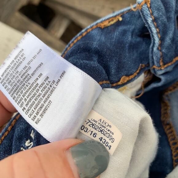 AEO Super Stretch Hi Rise Shortie crochet shorts Size 2 - Picture 5 of 6